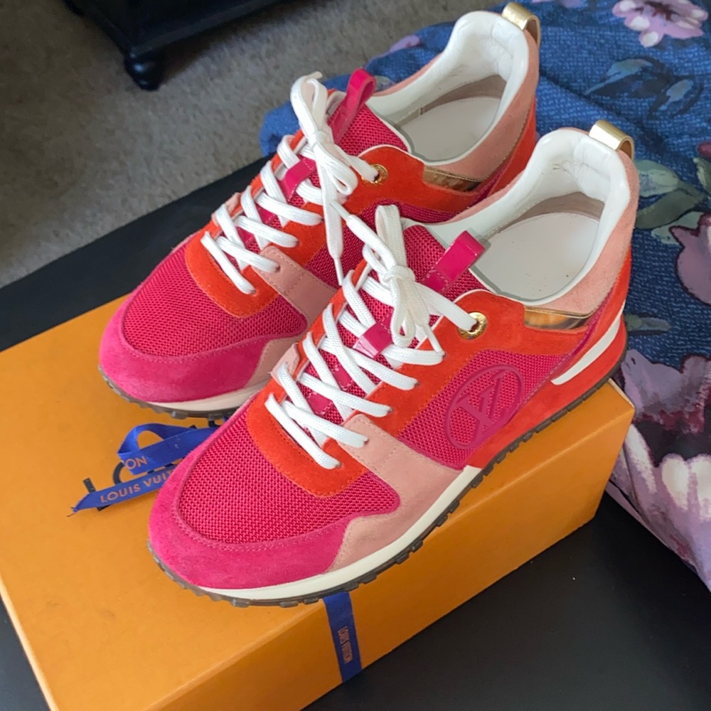 Beautiful Multi-Color Women’s Louis Vuitton Logo Sneakers